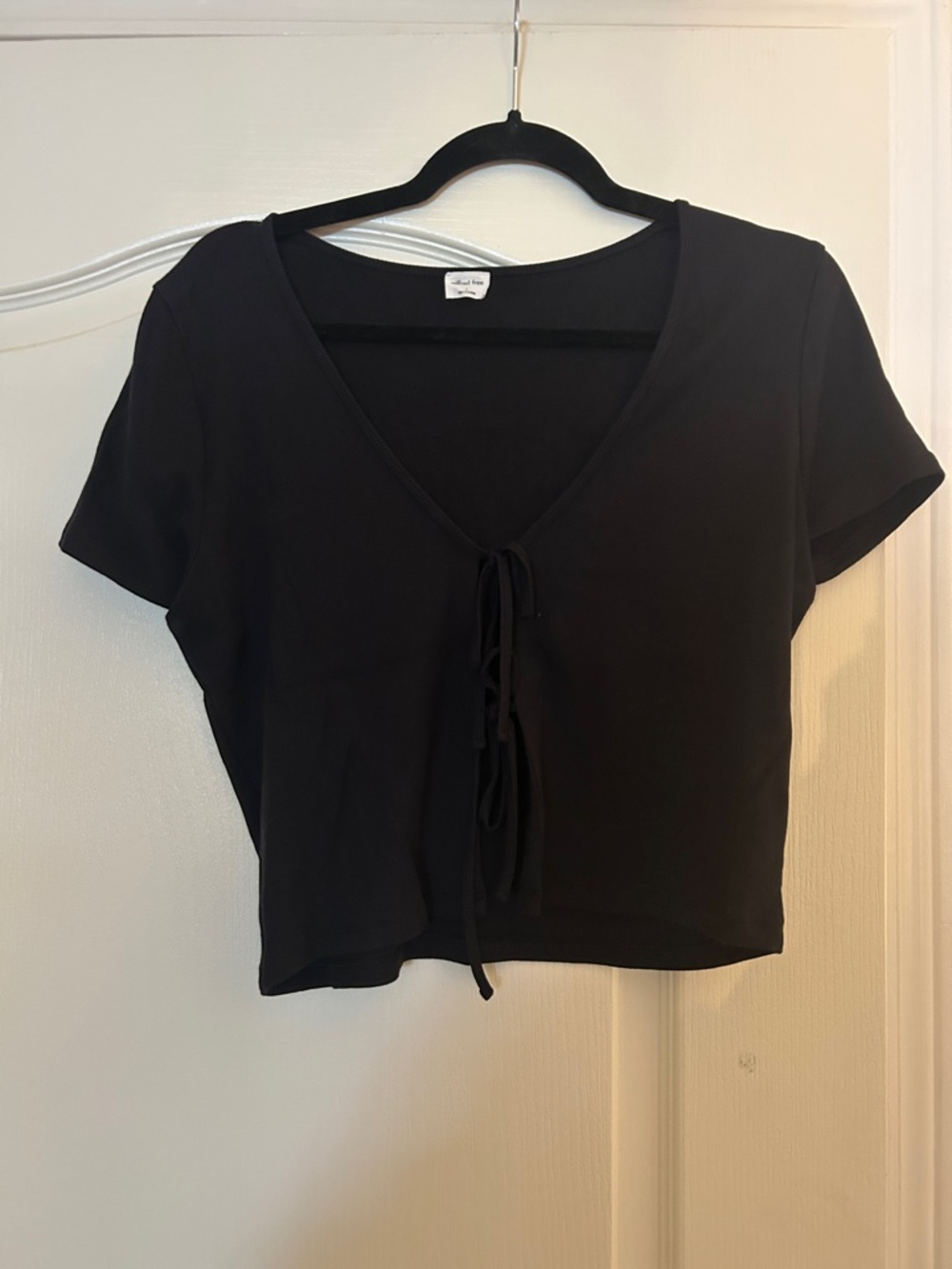 Aritzia Black Tie-Front Cropped V-Neck Top